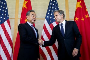 JAV ir Kinijos diplomatijos vadovai susitiko retų derybų: išsakė atsargią viltį