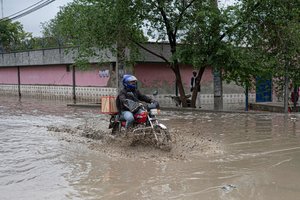 Afganistane liūtys sukėlė sezonui nebūdingus potvynius, žuvo 39 žmonės 