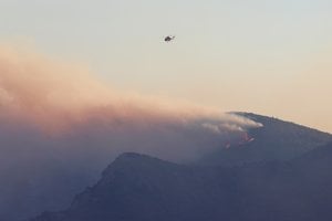 Tragiška miško gaisro gesinimo operacija Graikijoje: nukritus sraigtasparniui, žuvo įgula