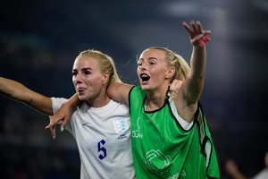 Pratęsimo dramą laimėjusios Anglijos futbolininkės – Europos čempionato pusfinalyje