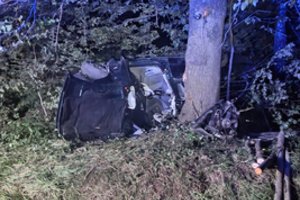 Kraupi avarija Vilniuje: iš suknežinto BMW automobilio ištrauktas vairuotojas atsidūrė reanimacijoje