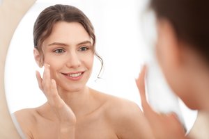Kaip sustabdyti odos senėjimą? Gydytoja įvardijo priemonę, kuri gali padėti