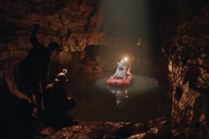 Venecijos festivalio prizu apdovanotame filme-paveiksle „Urvas“ – mistiška kino patirtis