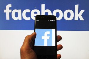 „Facebook“ savininkė „Meta“ pirmą kartą fiksavo ketvirčio pajamų nuosmukį