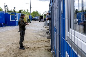 LVAT panaikino apylinkės teismo sprendimą dėl migranto sulaikymo