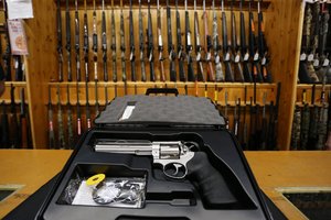 Kanada uždraudžia rankinių ginklų importą