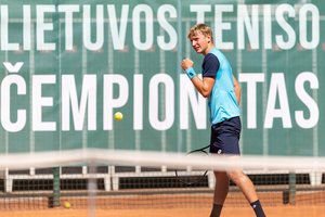 E. Butvilas po sudėtingos dvikovos ant skirtingų dangų tapo Lietuvos teniso čempionu