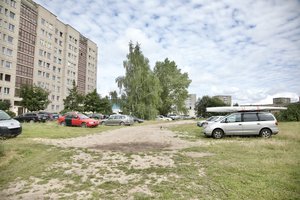 Vilniuje imasi pokyčių miegamuosiuose rajonuose: asfaltuotas takas vietoje išminto purvyno – tik pradžia 