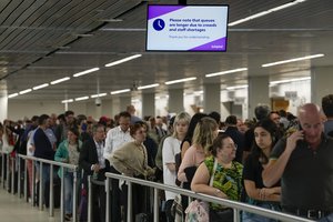 Amsterdamo oro uostas žada kompensacijas dėl chaoso nukentėjusiems keliautojams