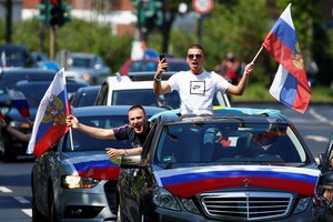Dėl vizų draudimo rusams aidi visa Europa: padėtį aštrina Rusijos piliečių išpuoliai Vakaruose, tačiau kiti atkerta – ras kelią į Europą