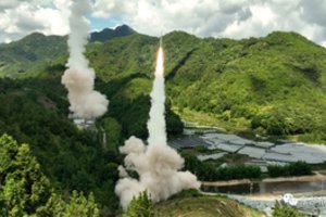 JAV ragina nesitaikstyti su Kinijos raketų paleidimu virš Taivano