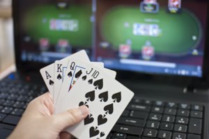 Atsakingo lošimų verslo asociacija siekia pažaboti nelegalius lošimus internete – antstolis renka įrodymus 