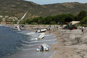 Per audrą Prancūzijos Korsikos saloje žuvo trys žmonės