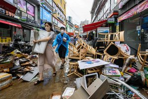 Potvynių Kinijoje aukų padaugėjo iki 17