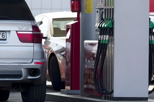 Lietuvos energetikos agentūra: vidutinės degalų kainos Lietuvoje mažėja aštuntą savaitę iš eilės