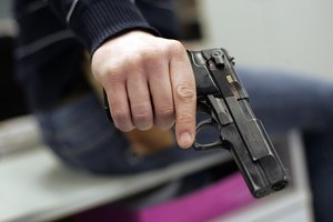 Klaipėdos rajone vasarnamį griovęs vyras rado dujinį pistoletą