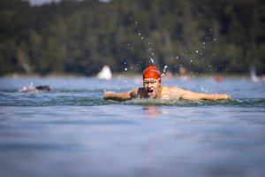 Žaliuosiuose ežeruose įvyko išskirtinė gamtos ir sporto šventė – Vilniaus plaukimo maratonas