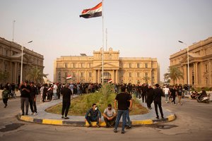 Irako kariuomenė visoje šalyje skelbia komendanto valandą
