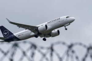 „Lufthansa“ pilotai penktadienį vėl rengs streiką – tai paveiks skrydžius