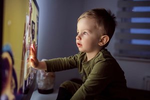 Televizoriai vaikų kambaryje: pataria, į ką atkreipti dėmesį renkantis