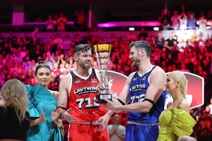Broliai K. ir D. Lavrinovičiai turi versiją – Lietuvos rinktinė specialiai užėmė grupėje ketvirtą vietą ir dabar žengs iki Europos čempionato finalo