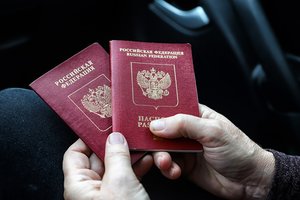 Briuselis ragina ES valstybes atsargiai išduoti vizas rusams
