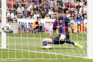 „Barcelona“ po dviejų R. Lewandowskio įvarčių triuškino „Elche“