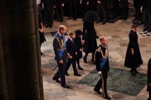 Į prosenelės laidotuves atvyko ir princas George'as su princese Charlotte