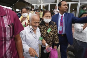 Kambodžos teismas paliko nuosprendį dėl genocido ir bausmę raudonųjų khmerų lyderiui