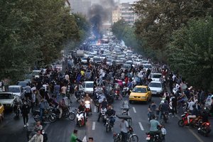Tarp 11 žuvusiųjų per protestus Irane – keturi saugumo darbuotojai
