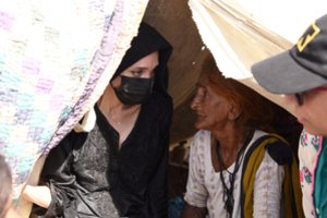 Angelina Jolie aplankė nuo potvynių nukentėjusius Pakistano gyventojus: „Niekada nemačiau nieko panašaus“