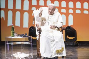 Popiežius ragina jaunimą gelbėti planetą, siekti taikos