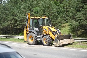 Kalvarijų savivaldybėje girto vairuotojo traktorius susidūrė su automobiliu