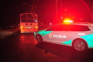 Vilniaus centre troleibusas partrenkė merginą