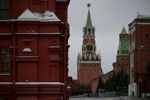 Užsienio reikalų ministerija įspėja Lietuvos piliečius nevykti į Rusiją, o ten esančius – grįžti 