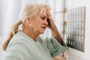Gydytoja pataria: kaip atpažinti, ar senjorui nesivysto demencija
