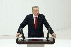 Turkijos prezidentas vėl grasina blokuoti Švedijos ir Suomijos stojimą į NATO