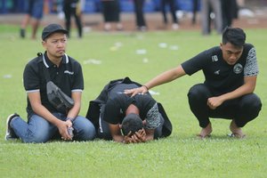 Per spūstį Indonezijos stadione žuvo 32 vaikai