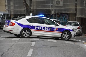 Prancūzijoje per susišaudymą su policija žuvo 18-metė mergina