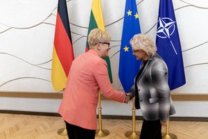 I. Šimonytė ir Vokietijos gynybos ministrė aptarė spartesnį karių įsikūrimą Lietuvoje