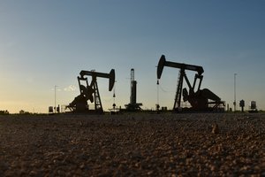 Sukritikavo OPEC+ sprendimą mažinti naftos gavybą: tai pakenks pasaulio ekonomikai