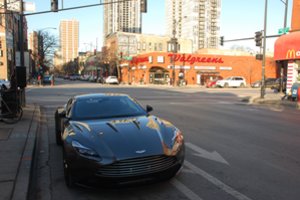  „Aston Martin“ toliau klimpsta skolose: dar vieną dalį akcijų įsigijo Kinijos automobilių milžinas