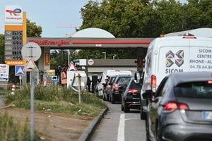Prancūzijoje – benzino krizė: šalies degalinėse trūksta degalų