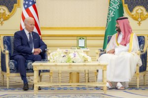 Pareigūnas: J. Bidenas per G-20 derybas neplanuoja susitikti su Saudo Arabijos princu
