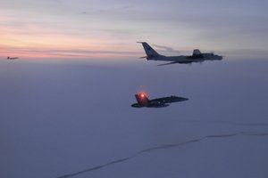 JAV naikintuvai netoli Aliaskos perėmė du Rusijos bombonešius