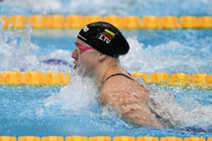 Fantastika – pasaulio plaukimo taurėje R. Meilutytė nepaliko vilčių varžovėms ir iškovojo auksinį medalį