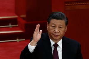 Xi Jinpingas patvirtintas partijos lyderiu trečiajai kadencijai