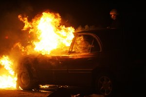 Kauno rajone supleškėjo automobilis, įtariamas padegimas