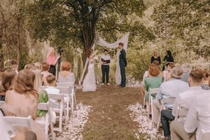 Vis daugiau porų taria „taip“ kitaip: humanistinių vestuvių ceremonijų sezonas šiemet rekordinis