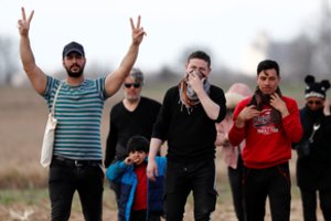 Turkija verčia šimtus žmonių grįžti į Siriją